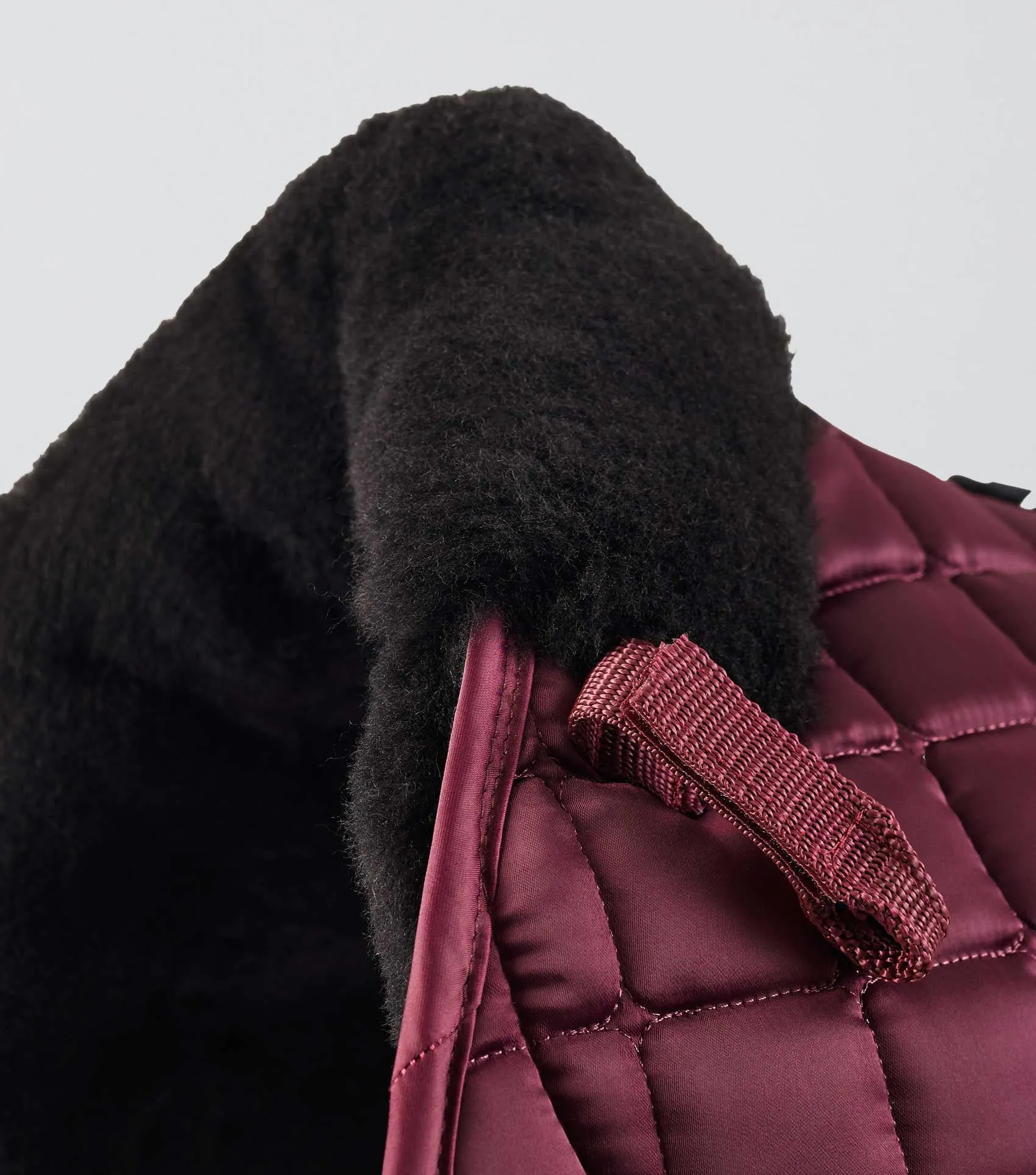 Atlantis CC Satin Wool GP/Jump Square Wine/Black Wool
